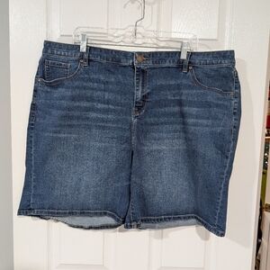 Lane Bryant Dark Denim Signature Fit Mid-Rise Boyfriend Shorts in Size 20